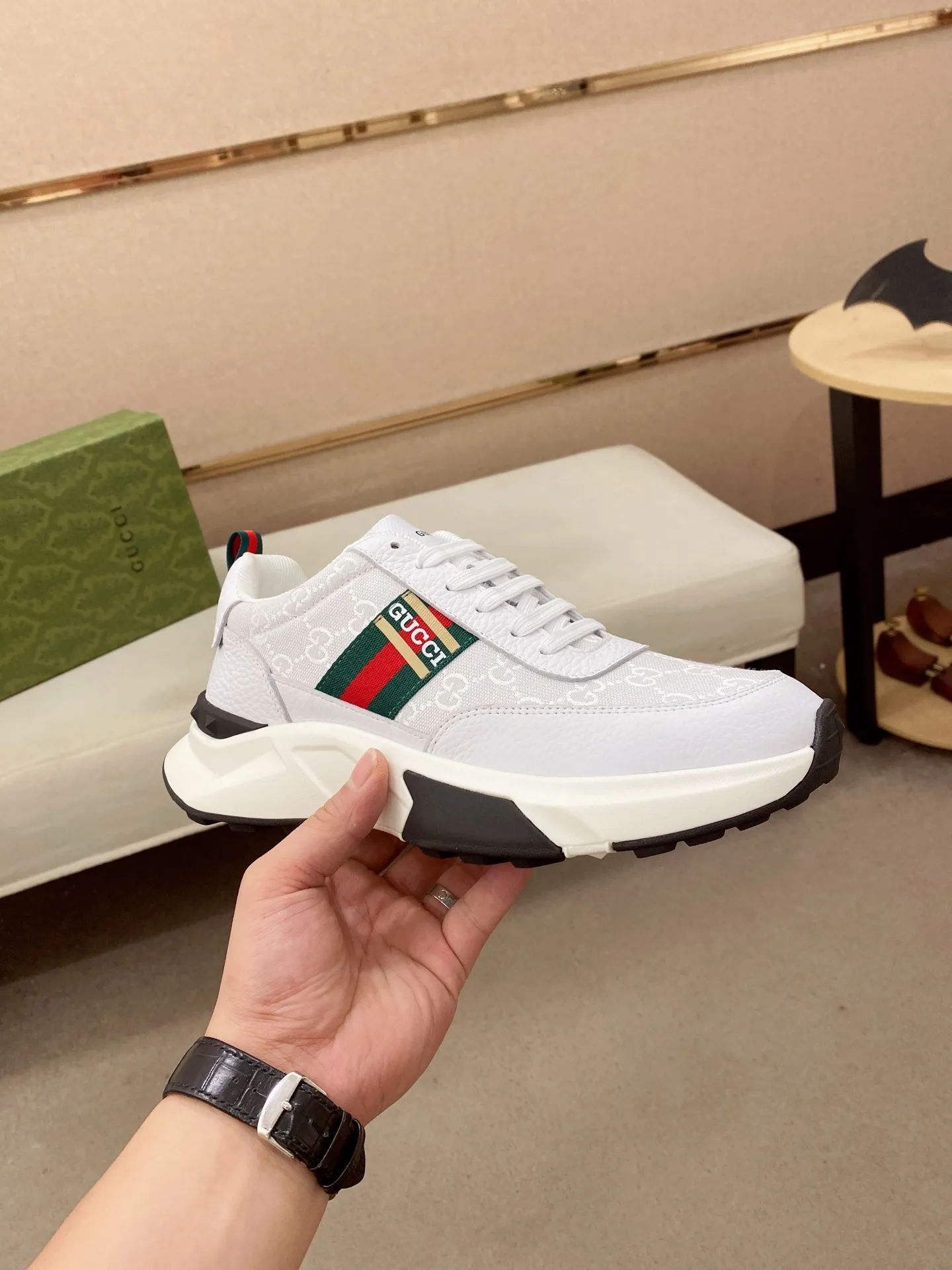 Men's men's shoes💰 462💰🇮🇹🇮🇹GUCCI🔍🔍new models are on sale at the same time at the counter. The uppers🇮🇹 are made of top-grain cowhide imported from Italy. Fully imported genuine leather lining 💪💪, completely 1⃣️ to 1⃣️ replica 🇮🇹💪💪, ⚠ sole: original sole provided by the original factory, exclusive movable molded sole super comfortable, ⚠ original factory follow-up, 🔍🔍 high quality, you can go in and out of the counter at will, welcome to compare⚠. Code number:38-44